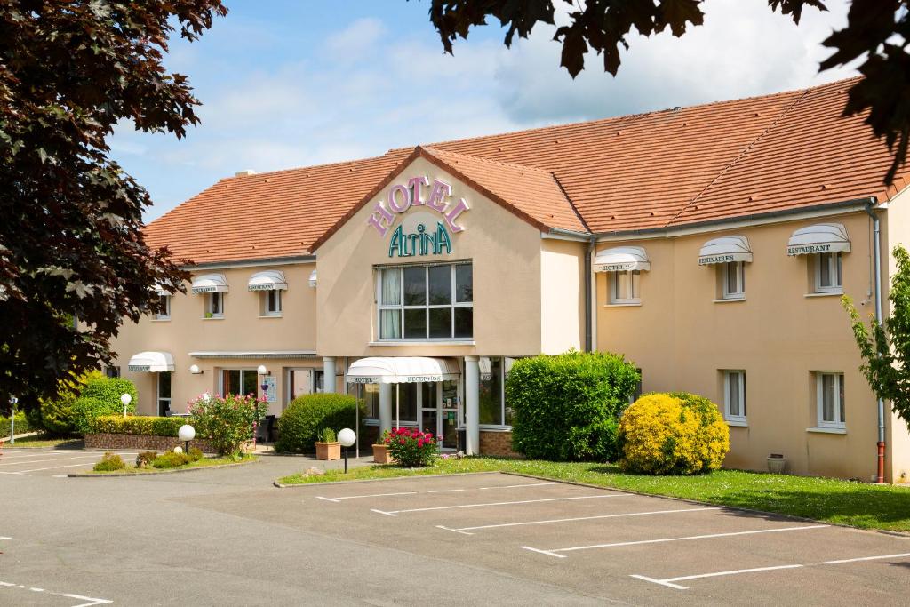 Hotel Altina in Pacy sur Eure, France